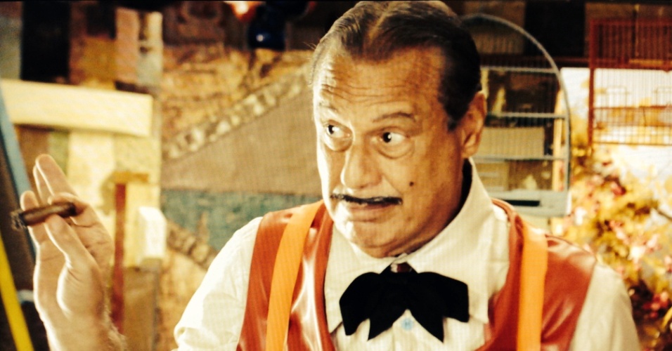 Antônio Fagundes como Giácomo, dono de uma venda em Vila Santa Fé da novela "Meu Pedacinho de Chão"