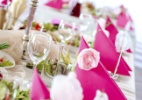 Saiba como usar cores fortes na decoração da festa de casamento - Thinkstock