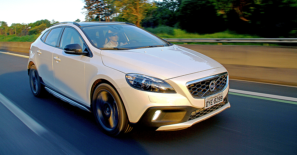 Volvo V40 Cross Country - Divulgação