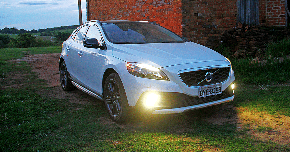 Volvo V40 Cross Country - Divulgação