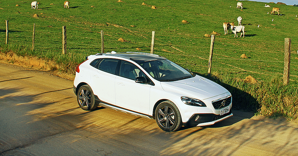 Volvo V40 Cross Country - Divulgação
