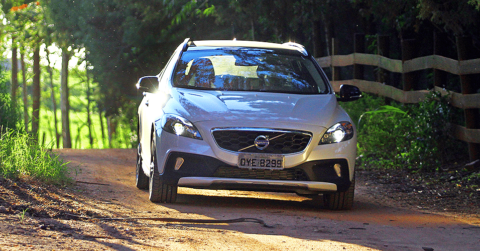 Volvo V40 Cross Country - Divulgação