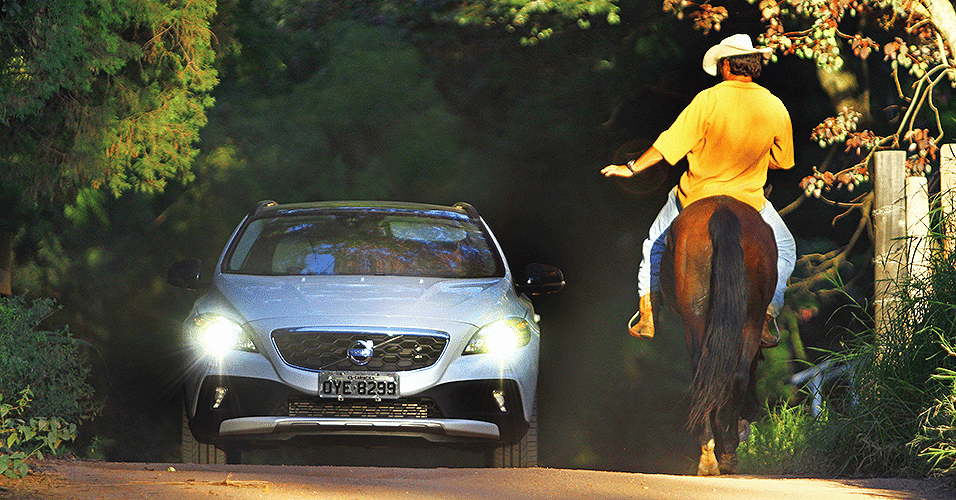 Volvo V40 Cross Country - Divulgação