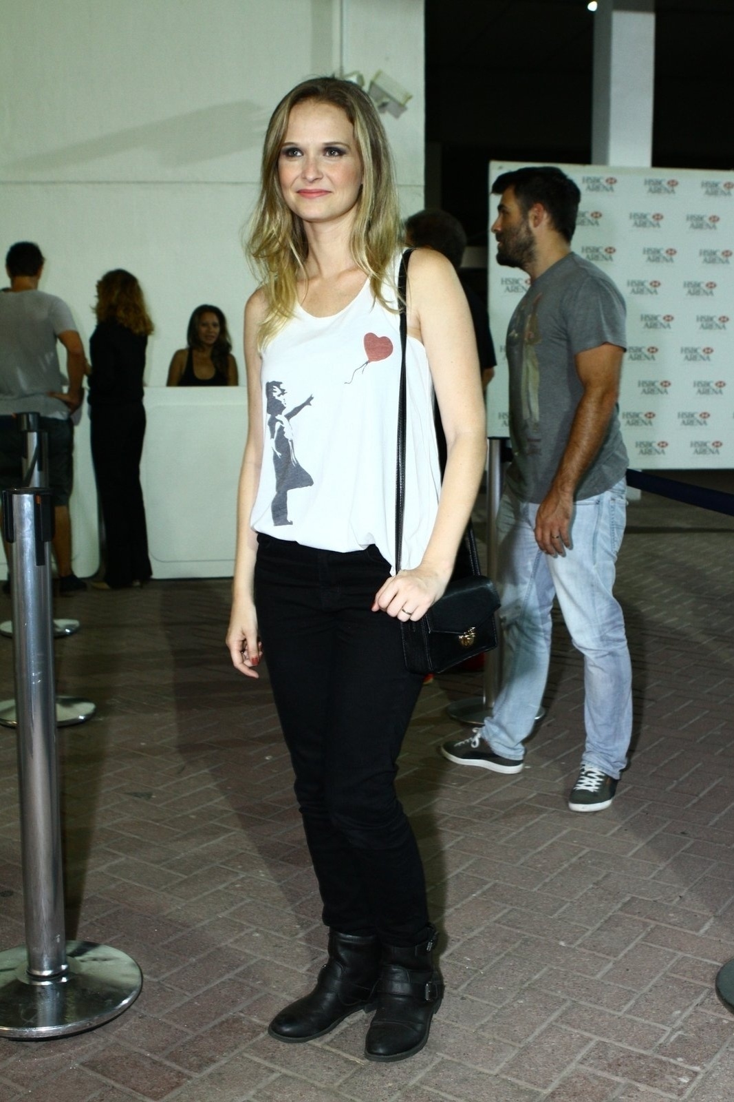 20.mar.2014  - A atriz Fernanda Rodrigues vai ao show do Guns N' Roses no HSBC Arena na Barra da Tijuca, no Rio - RAPHAEL MESQUITA / FOTO RIO NEWS