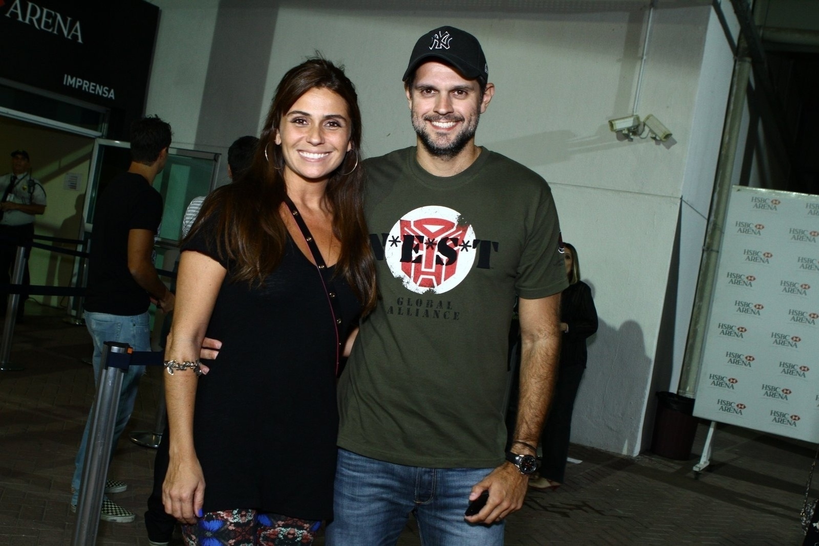 20.mar.2014  - A atriz Giovanna Antonelli e seu marido Leonardo Nogueira vão ao show do Guns N' Roses no HSBC Arena na Barra da Tijuca, no Rio - RAPHAEL MESQUITA / FOTO RIO NEWS