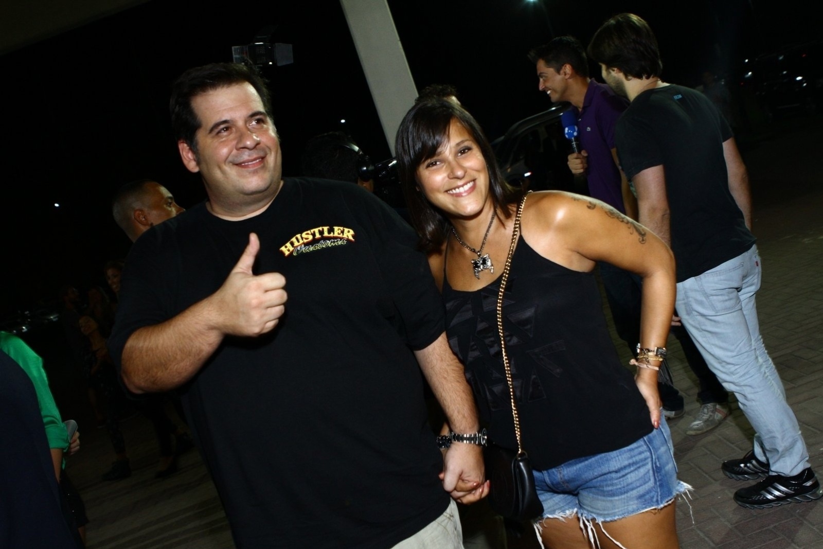 20.mar.2014  - O humorista Leandro Hassum e sua mulher vão ao show do Guns N' Roses no HSBC Arena na Barra da Tijuca, no Rio - RAPHAEL MESQUITA / FOTO RIO NEWS