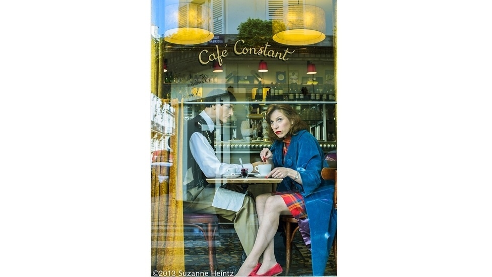 Suzanne Heintz posa ao lado de manequim no projeto fotográfico "Life Once Removed" ("Quase como a Vida", em tradução livre) - Suzanne Heintz