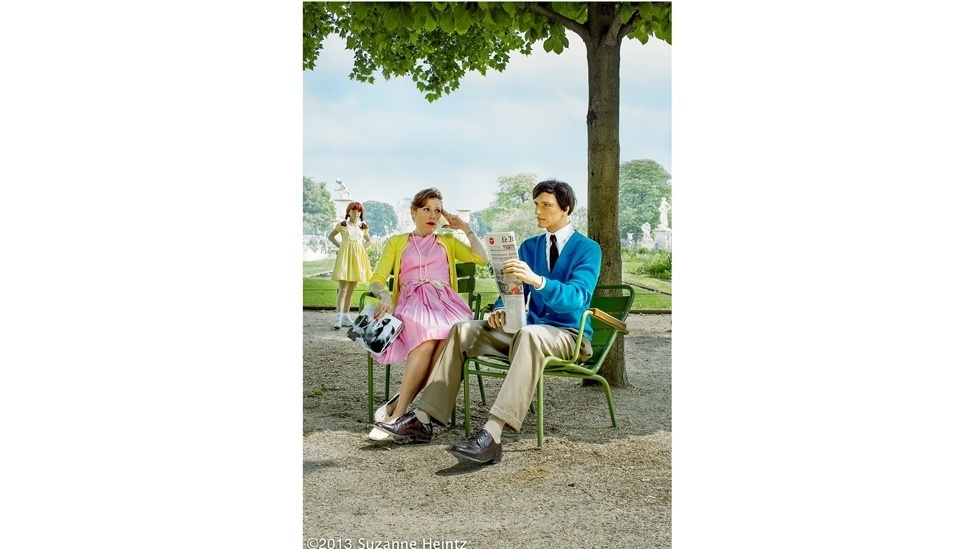 Suzanne Heintz posa ao lado de manequim no projeto fotográfico "Life Once Removed" ("Quase como a Vida", em tradução livre) - Suzanne Heintz