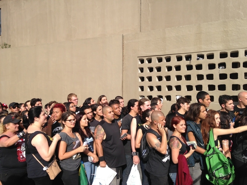 22.mar.2014 - Fãs do Metallica aguardam o show da banda na noite deste sábado (22), no Morumbi, em São Paulo - Patricia Colombo/UOL
