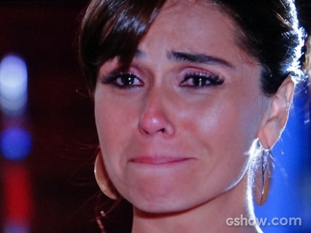 Em Famíilia: Clara se emociona ao pedir para Marina se afastar dela