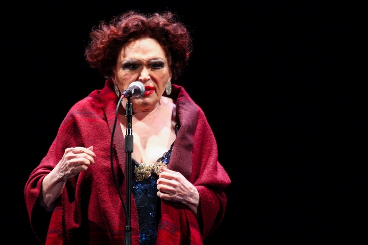 22.mar.2014 - Bibi Ferreira revisita sete décadas de carreira e reconta histórias de seus 92 anos de vida em show gratuito no Parque do Ibirapeura, em São Paulo - Manuela Scarpa/Photo Rio News