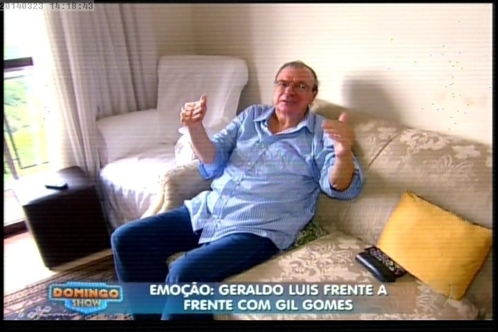 23.mar.2014 - Sofrendo de mal de Parkinson, o apresentador e radialista Gil Gomes foi entrevistado por Geraldo Luís na estreia do "Domingo Show"