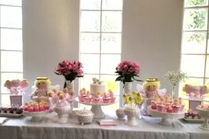 Bolo Femenino Decoração simples com Borboletas - Karine Cakes