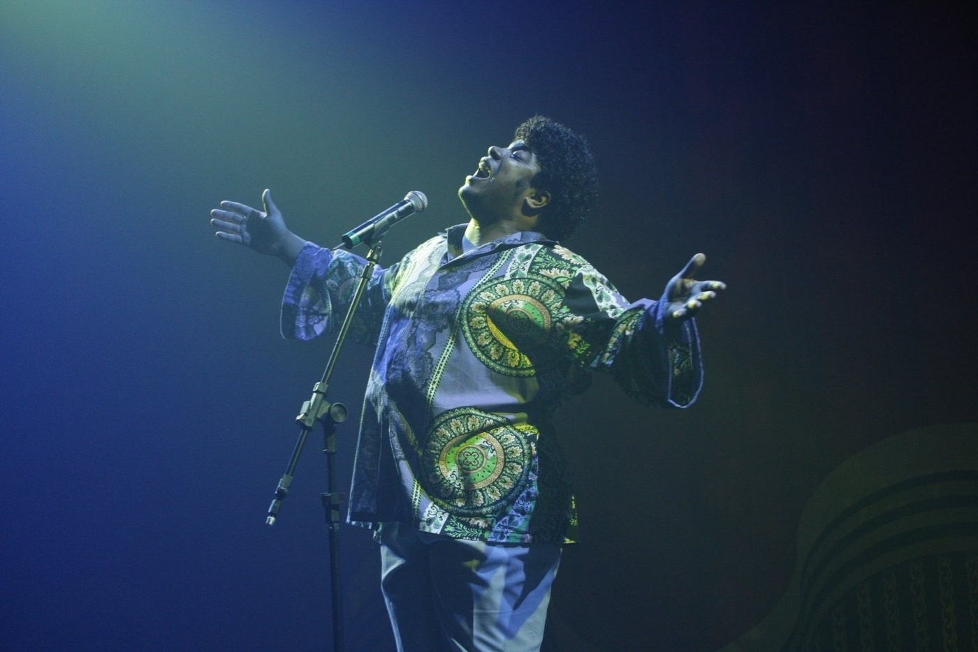 24.mar.2014 - Danilo Moura interpreta Tim Maia na aula-show em teatro de São Paulo - Leonardo Franco / AgNews