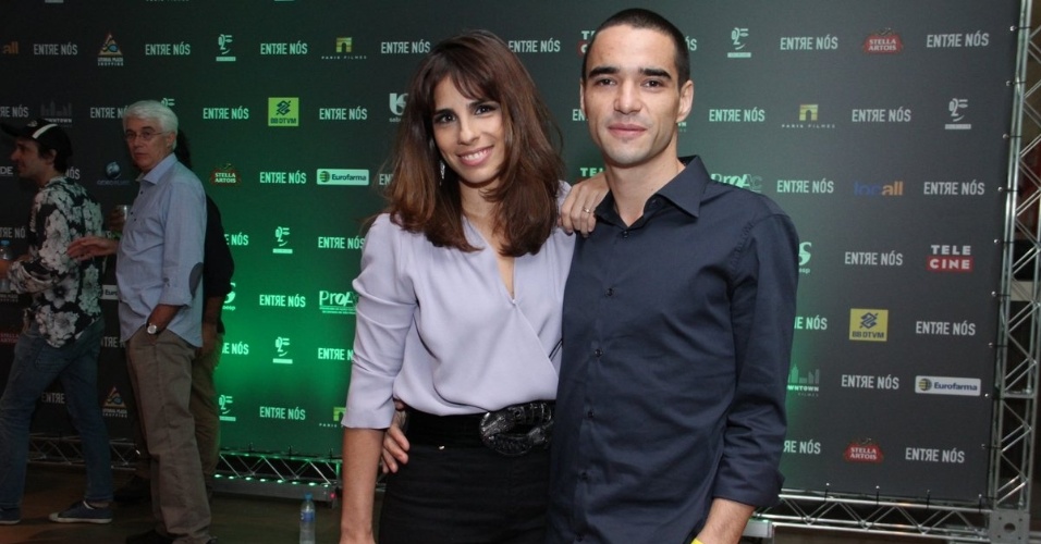 25.mar.2014- Maria Ribeiro e Caio Blat conferem o lançamento de "Entre Nós" na zona sul do Rio. O casal está no elenco do longa