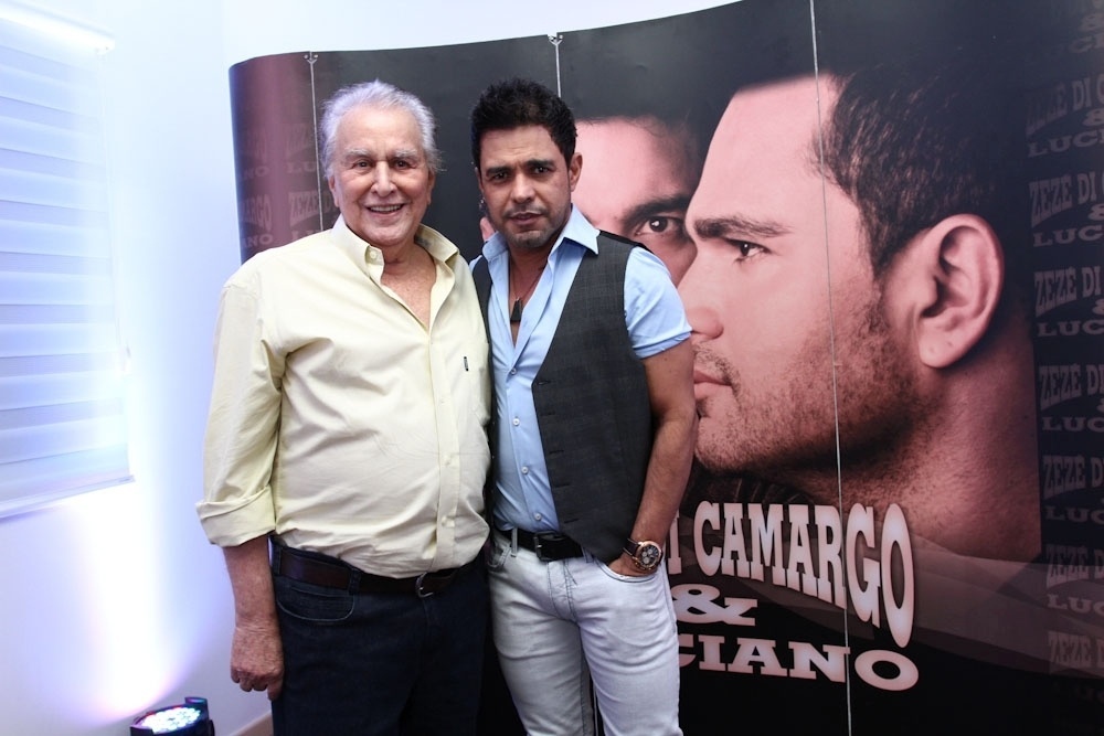 25.mar.2014 - O presidente do São Paulo, Juvenal Juvêncio, comparece ao show da dupla Zezé di Camargo e Luciano no ginásio esportivo do time, no Morumbi, na capital paulista - Cláudio Augusto/Photo Rio News