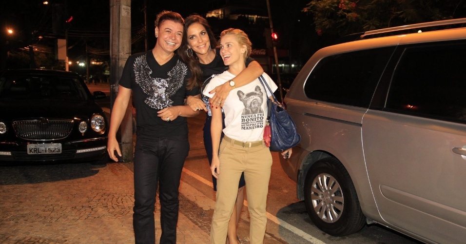 26.mar.2014 - David Brasil, Ivete Sangalo e Carolina Dieckmann vão ao aniversário de 35 anos de Juliana Paes em um restaurante na Barra da Tijuca, no Rio