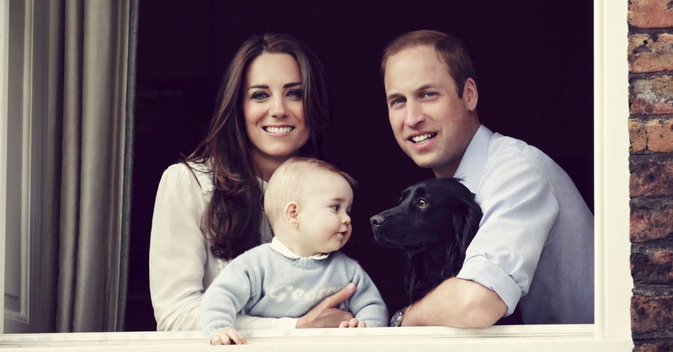 Príncipe William e Kate Middleton divulgam nova imagem do filho com oito meses