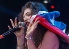 Lorde reclama de retoque em foto feita no Lollapalooza Chile - Marcelo Hernandez/Getty Images/Lotus Producciones/Divulgação