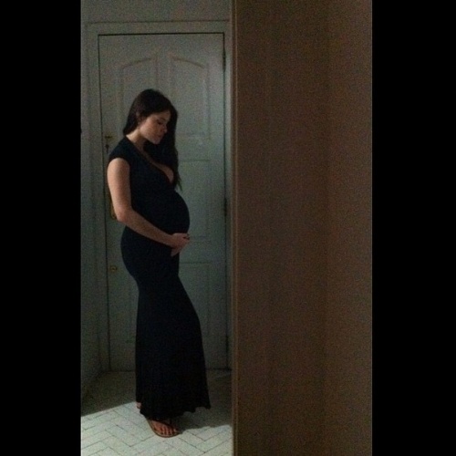 31.mar.2014 - Alinne Moraes divulgou foto onde aparece grávida