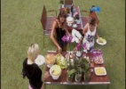 Finalistas ganham almoço, champanhe e flores desejando "Parabéns", da produção - Reprodução/TV Globo