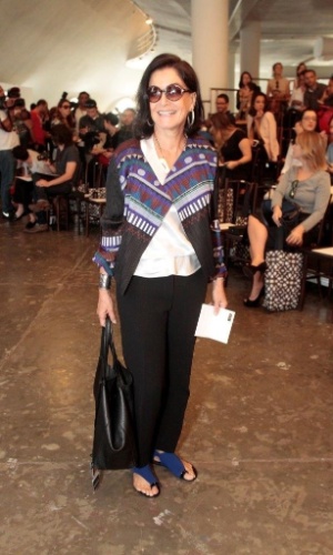 1.abr.2014 -  Glória Kallil prestigia o segundo dia de desfiles do São Paulo Fashion Week