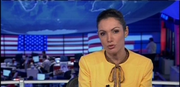 1.abr.2014 - Patrícia Poeta recebeu críticas dos internautas pelo figurino usado no "Jornal Nacional"
