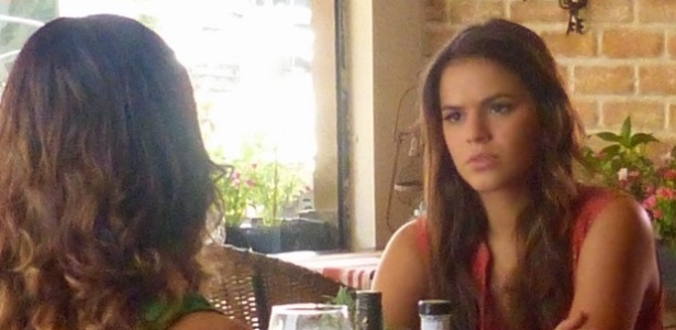 "Em Família", Juliana pede para Luiza ser testemunha de seu casamento com Jairo