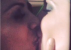 Na festa do "BBB14", Bella posta vídeo de Clara e Vanessa se beijando - Reprodução/ Instagram/ bella_maia_