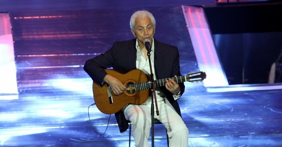 2.abr.2014 - Paulinho da Viola se apresentou durante a "vem_aí", festa de lançamento da nova programação da Globo