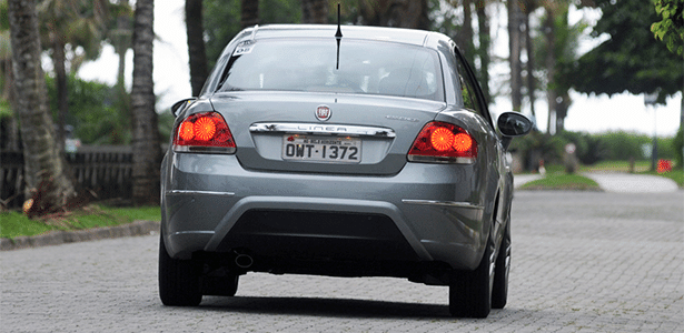 Fiat Linea 2015 traseira - Murilo Góes/UOL - Murilo Góes/UOL