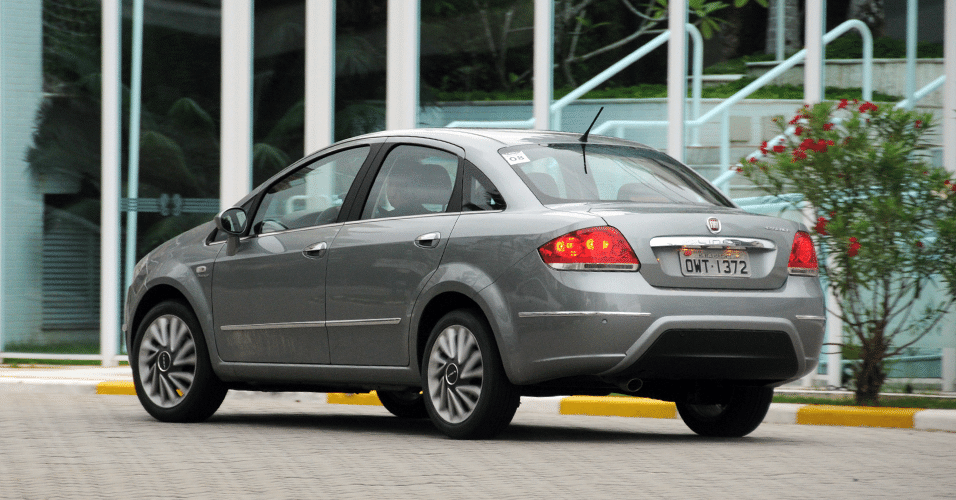 Fiat Linea Essence Dualogic 2015 - Murilo Góes/UOL