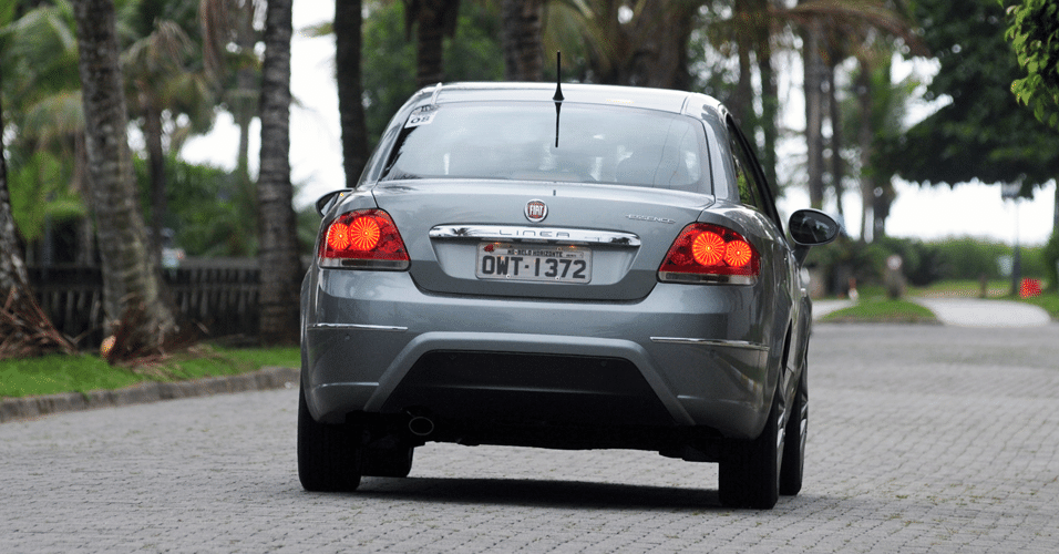 Fiat Linea Essence Dualogic 2015 - Murilo Góes/UOL