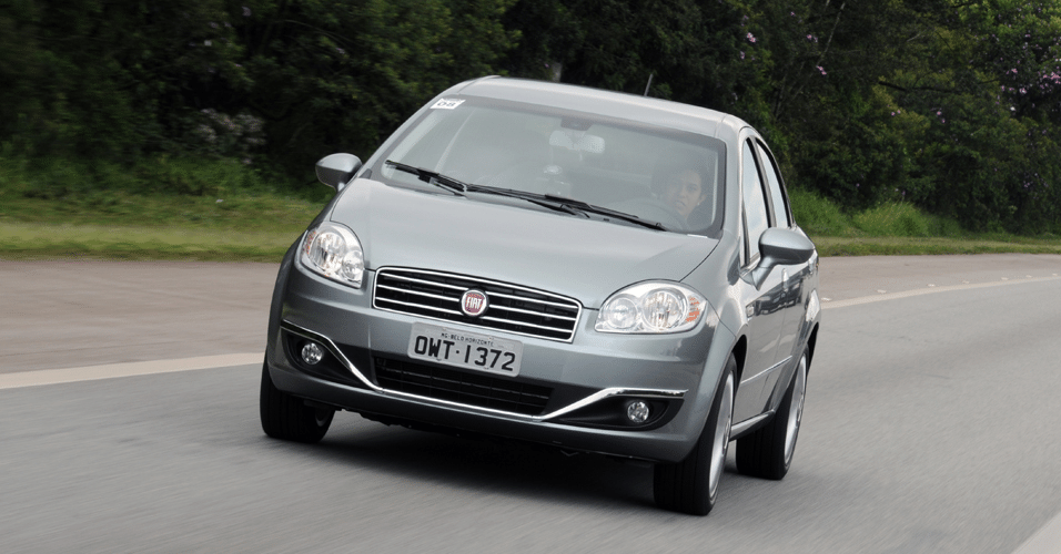 Fiat Linea Essence Dualogic 2015 - Murilo Góes/UOL