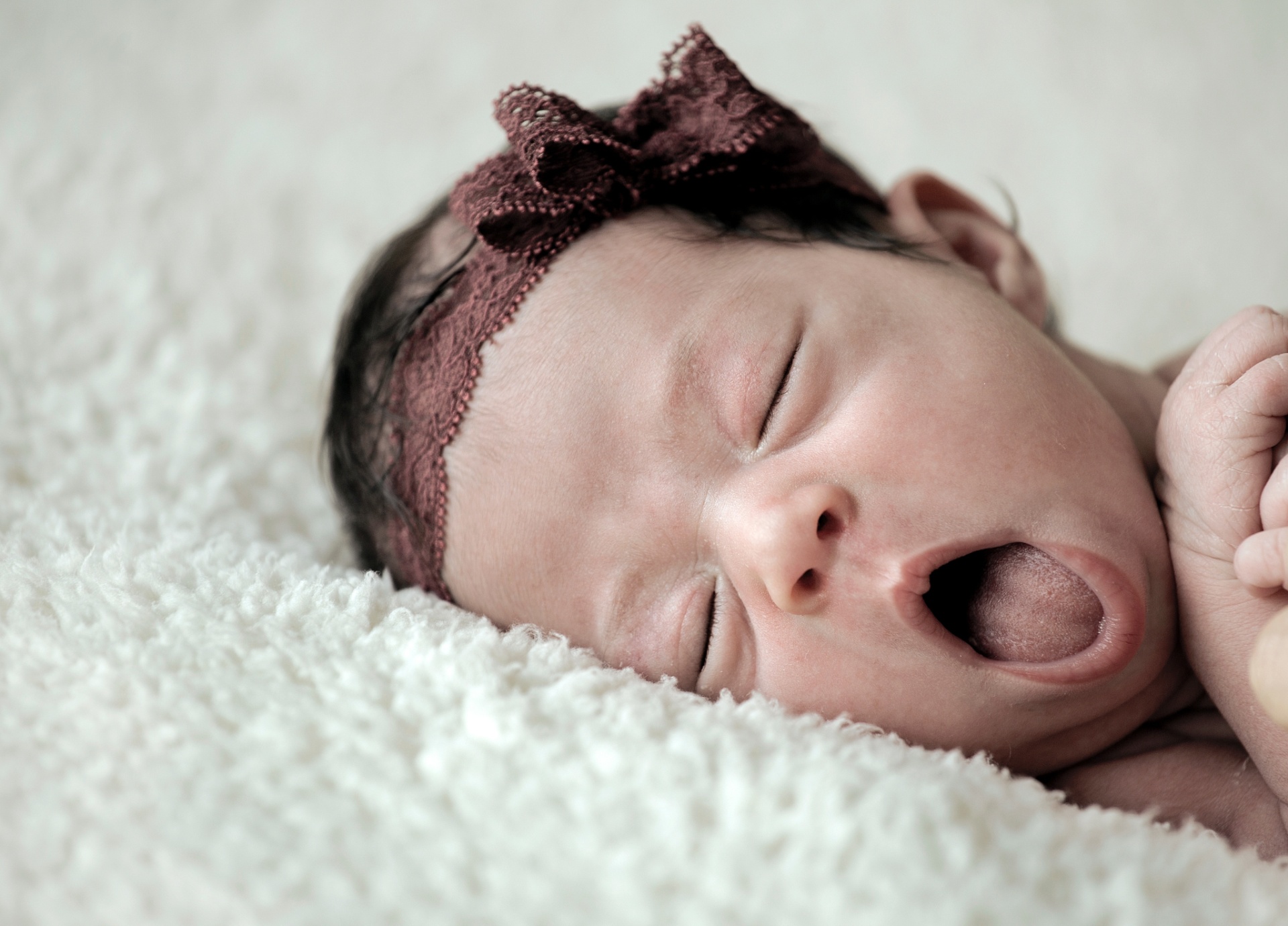 Deixe a máquina fotográfica sempre pronta no quarto do bebê. Assim fica mais fácil registrar aquela expressão fofa feita durante o sono - Wanezza Soares/Feito Criança/Divulgação