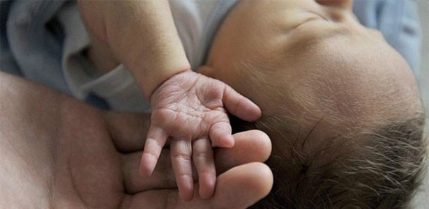 Hormônio oxitocina é liberado durante parto e amamentação - BBC