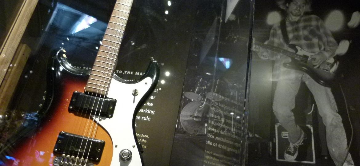 Objetos em exposição no Museum de Seattle que abrigou centenas de objetos do Nirvana - Marcel Vincenti/UOL