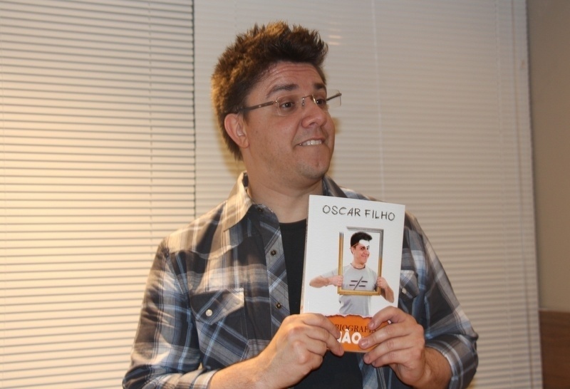 3.abr.2013 - Oscar Filho no lançamento do livro "Autobiografia não autorizada - Oscar Filho" na livraria Saraiva do Shopping Eldorado, em São Paulo