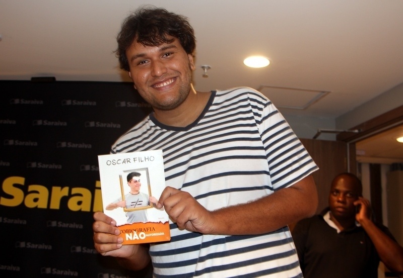 3.abr.2013 - Ronald Rios no lançamento do livro "Autobiografia não autorizada - Oscar Filho" na livraria Saraiva do Shopping Eldorado, em São Paulo