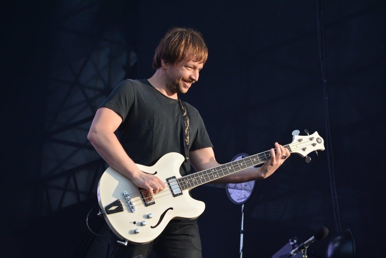 05.abr.2014 - Ben McKee, baixista do Imagine Dragons, se apresenta no Lollapalooza 2014 no Autódromo de Interlagos, em São Paulo - Francisco Silva, Felipe Panfili, Caio Duran e Thiago Duran/AgNews
