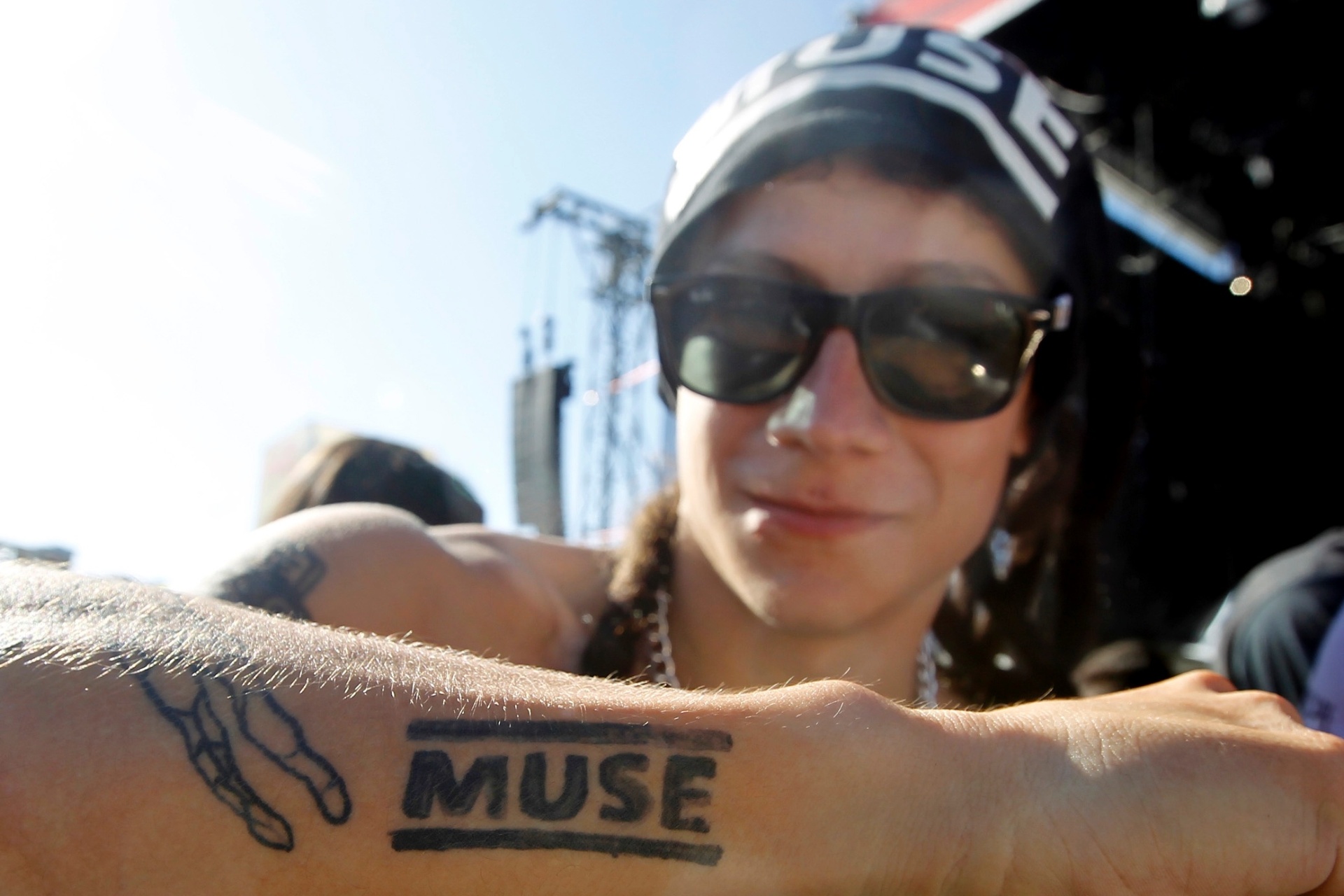 05.abr.2014 - Fãs do Muse aguardam show da banda no Lollapalooza 2014, no Autódromo de Interlagos, em São Paulo - Reinaldo Canato/UOL