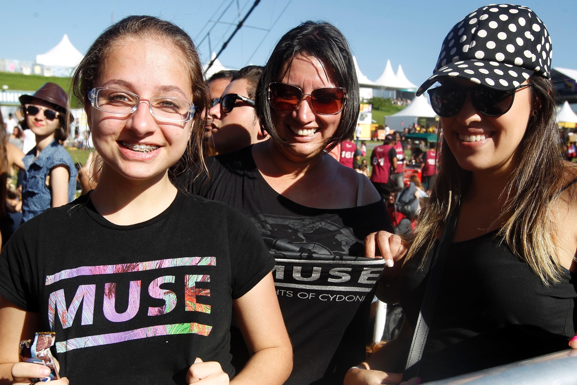 05.abr.2014 - Fãs do Muse aguardam show da banda no Lollapalooza 2014, no Autódromo de Interlagos, em São Paulo - Reinaldo Canato/UOL