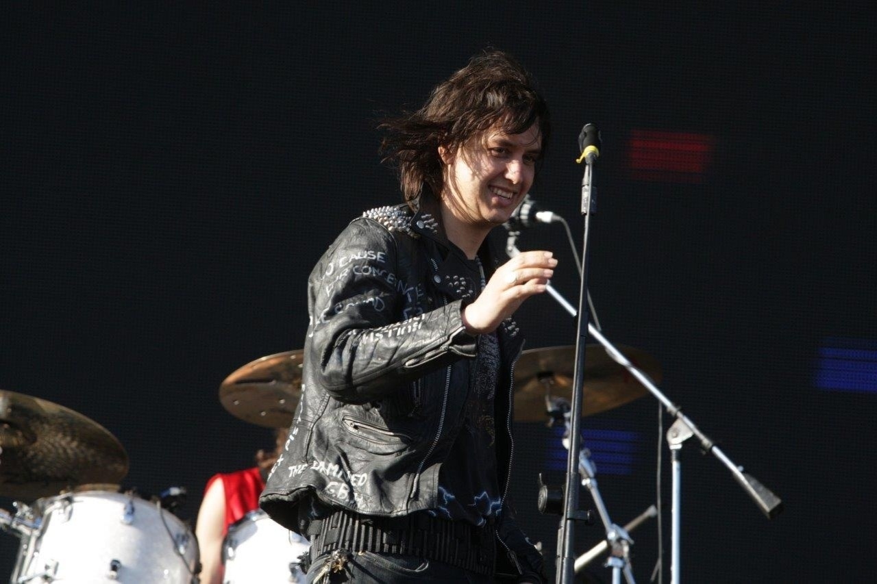 05.abr.2014 - Julian Casablancas se apresenta no Lollapalooza 2014 no Autódromo de Interlagos, em São Paulo - Leo Franco/AgNews