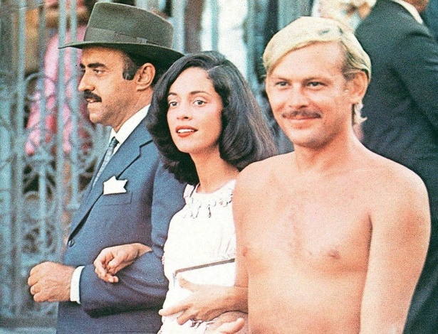 1976 - Mauro Mendonça, Sônia Braga e José Wilker em cena de "Dona Flor e Seus Dois Maridos", filme dirigido por Bruno Barreto
