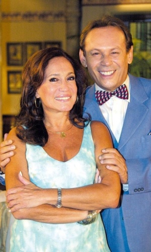 2004 - Os atores Susana Vieira e José Wilker posam para foto nas gravações de "Senhora do Destino", novela da Rede Globo