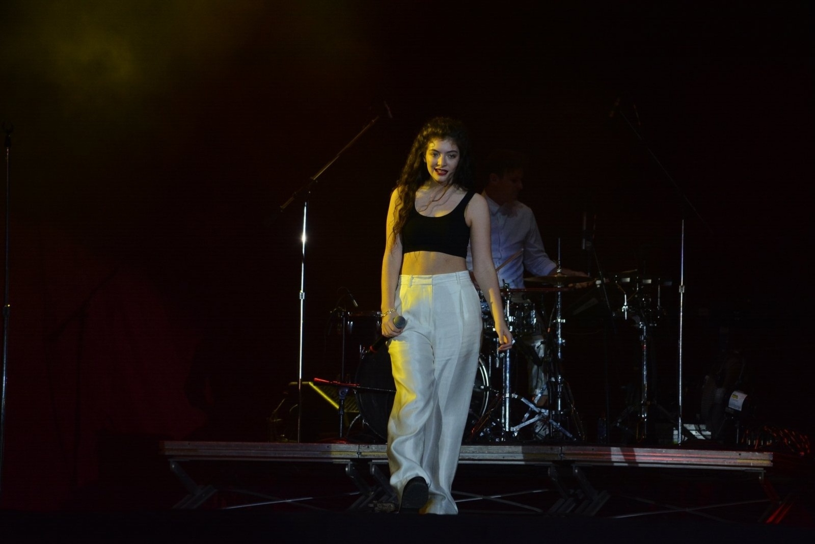 5.abr.2014 - Lorde se apresenta no Lollapalooza 2014 no Autódromo de Interlagos, em São Paulo - Caio Duran/AgNews