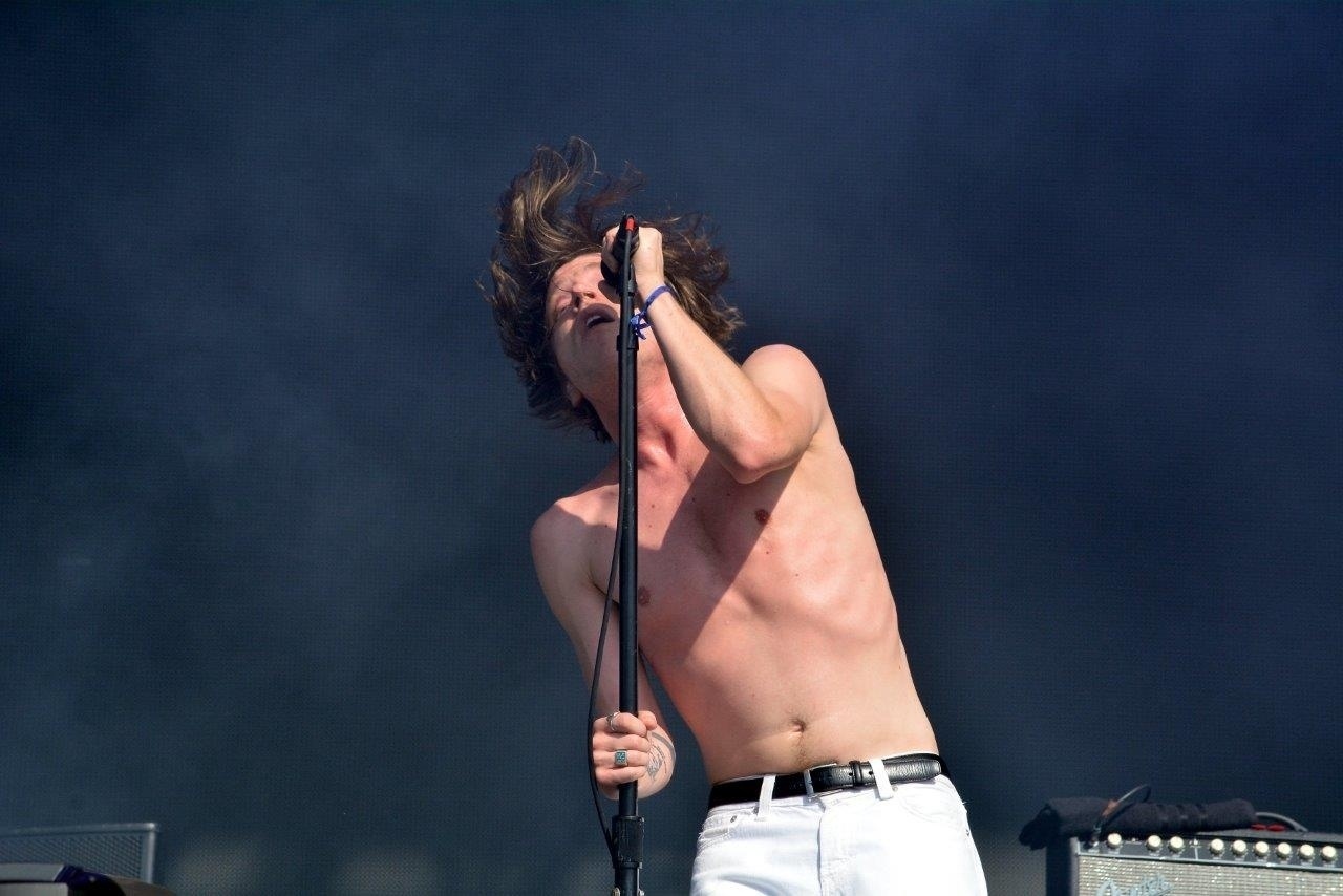 5.abr.2014 - O vocalista do Cage the Elephant, Matt Schutz, canta no Lollapalooza 2014 no Autódromo de Interlagos, em São Paulo - Caio Duran/Agnews