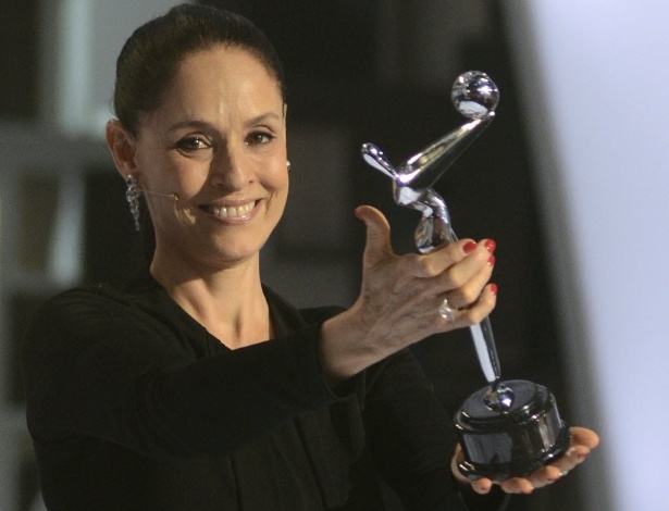 5.abr.2014 - Sonia Braga recebe o Prêmio Platino de Honra, na Cidade do Panamá - Reuters