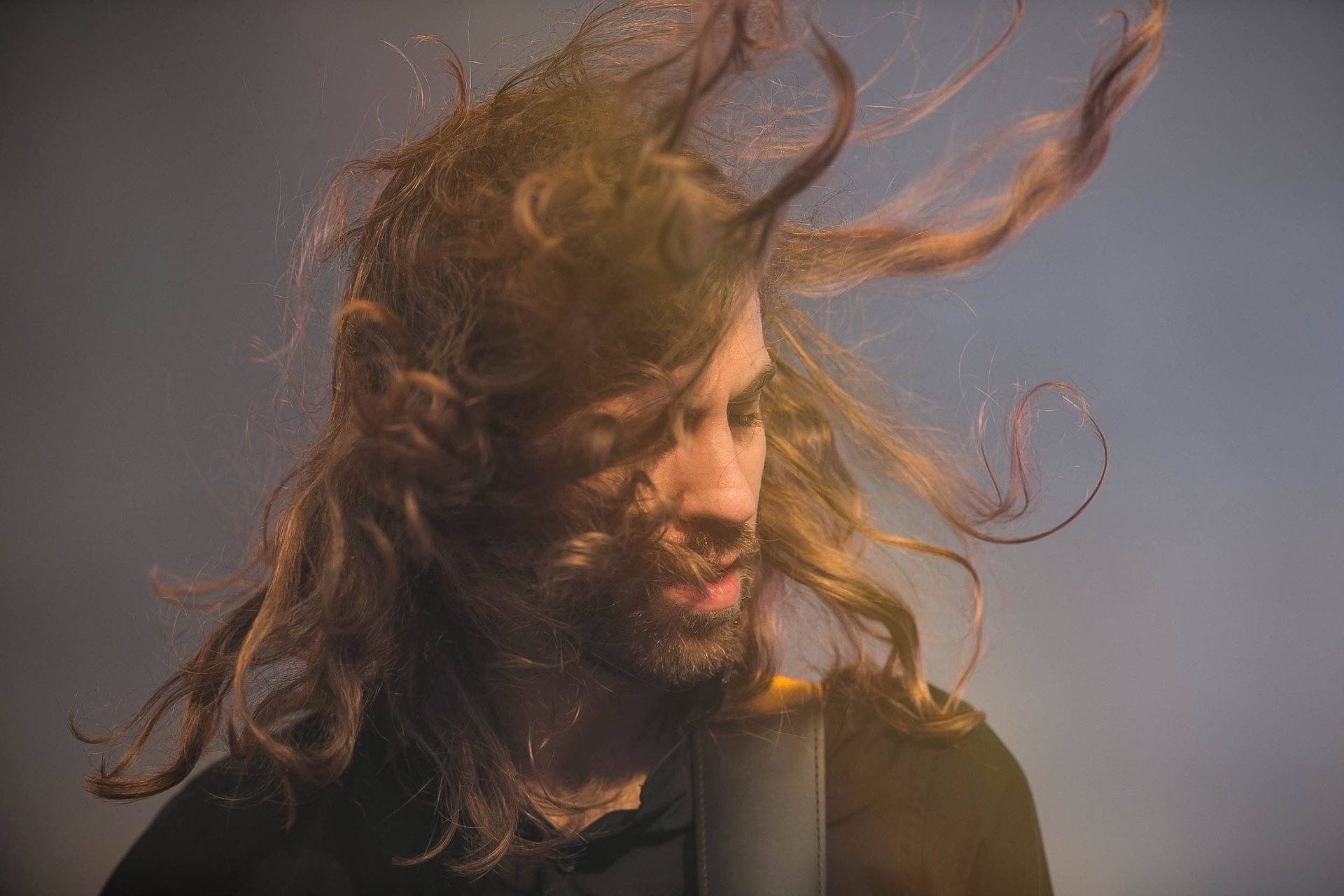 6.abr.2014 - O guitarrista do Imagine Dragons, Wayne Sermon, se apresenta no primeiro dia do Lollapalooza 2014 no Autódromo de Interlagos, em São Paulo - Rodrigo Capote/UOL