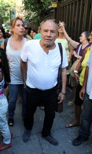 6.abr.2014 - Stênio Garcia comparece ao velório de José Wilker no Teatro Ipanema, no Rio de Janeiro